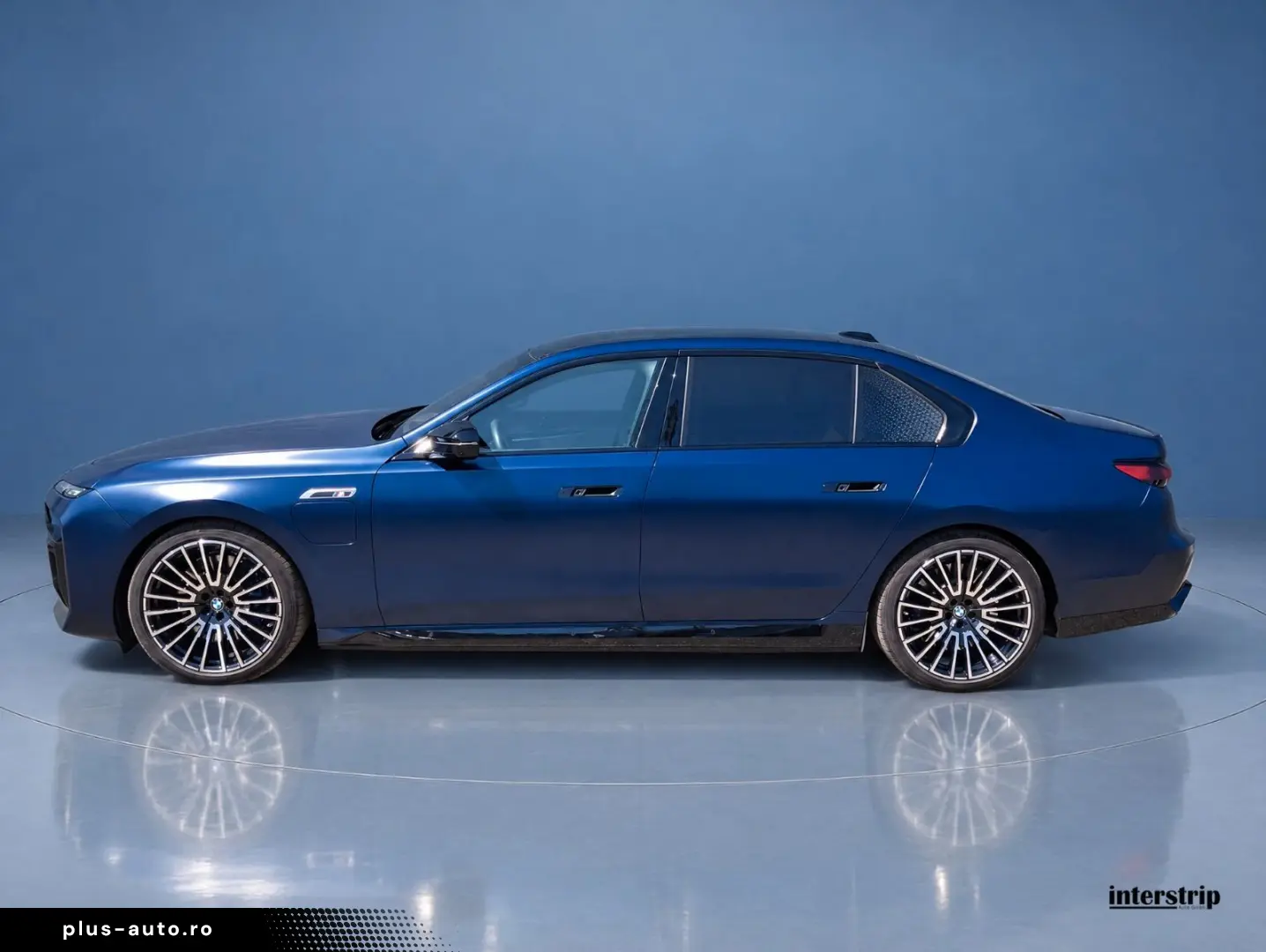 BMW M760e INDIVIDUAL.EXDRIVE.MASSAGE.FOND.B&W.AHK